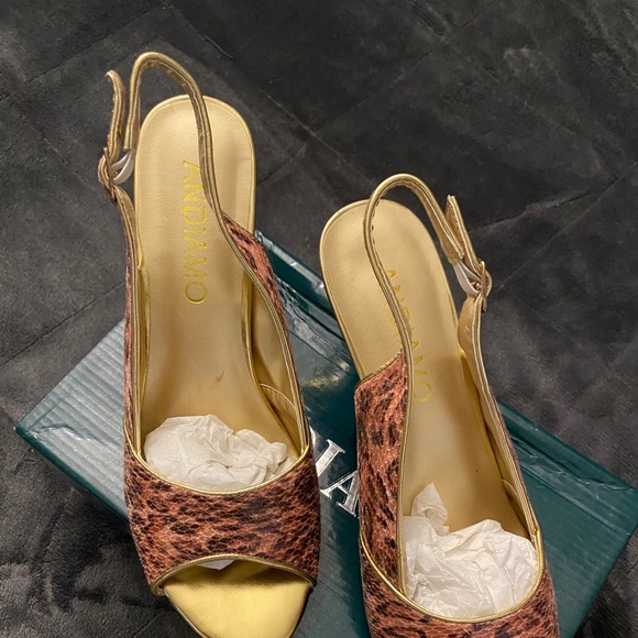 Beautiful sling back shoes - Picture 2 of 7